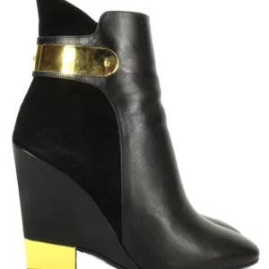 Stivaletto donna con zeppa unita e dettagli placchette oro