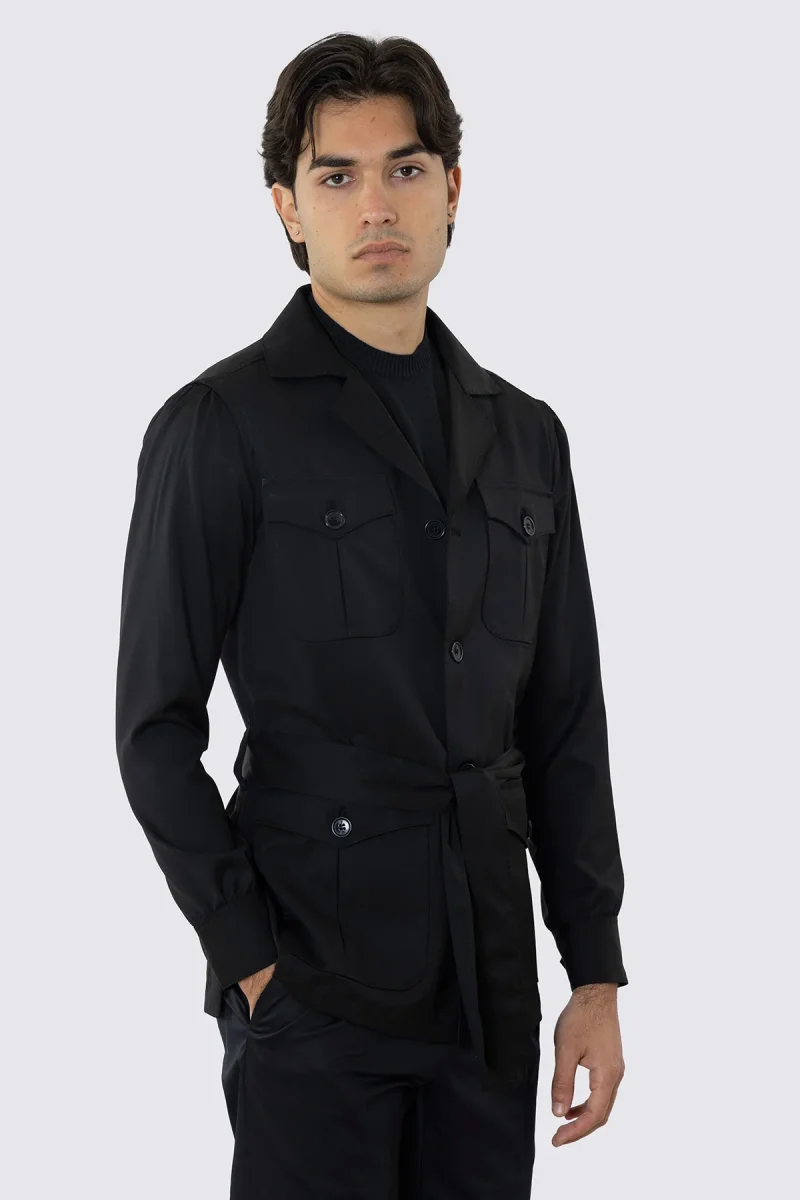 Sahariana nera fresco lana Vitale Barberis Canonico finezza super 130’s con tasconi e soffietto cintura in vita e polso camicia . - immagine 2