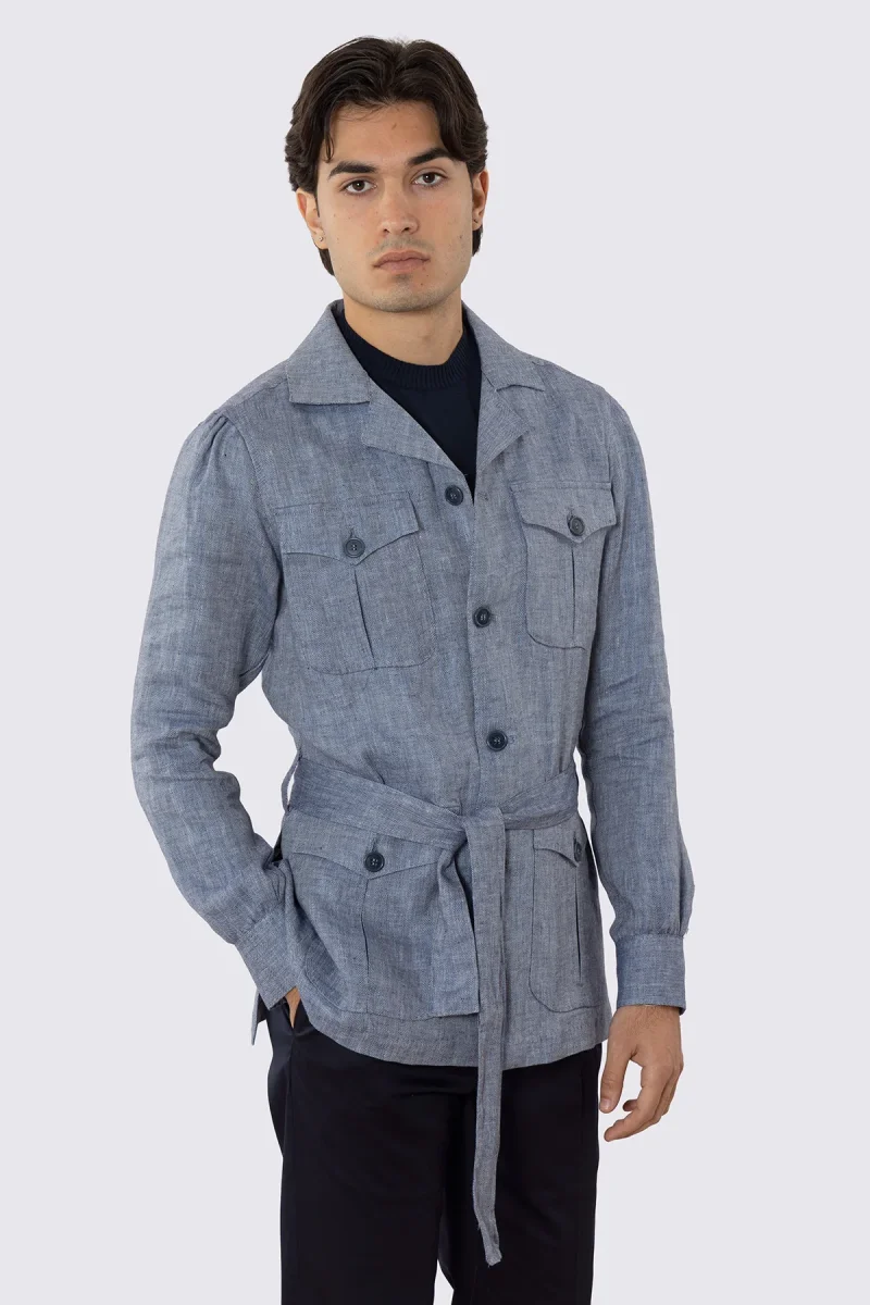 Sahariana blu denim 100% lino Fordam Tessuti Napoli con tasconi e soffietto cintura in vita e polso camicia - immagine 2