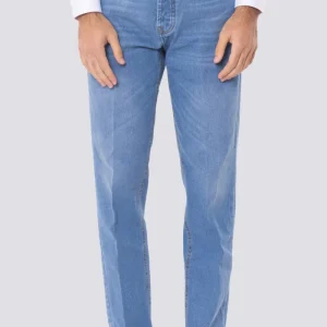 Jeans chiaro da uomo modello 5 tasche con lievi sabbiature vestibilità regular