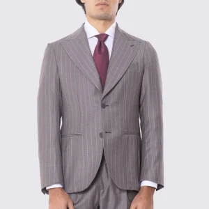 Abito tortora gessato bianco con giacca monopetto con rever a lancia 11cm tasche a filo e pantalone vita alta con fibbie laterali regolabili doppie pinces e risvolto 5cm 100% lana Flanella Carillo Drapers.