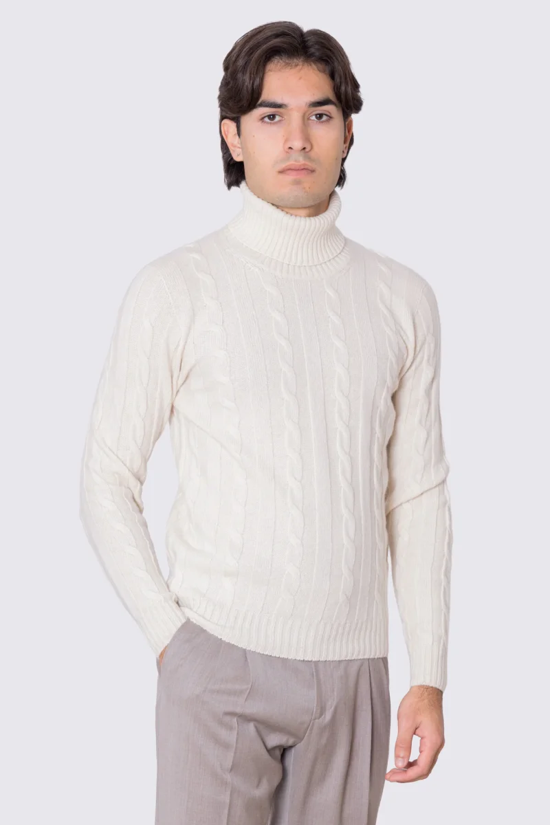 Dolcevita Panna in lana grossa e cashmere con treccia costruzione tubolare senza cuciture rifinito a mano Finezza 7 - immagine 2