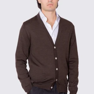 Cardigan marrone scollo a v in lana merinos 100% costruzione tubolare senza cuciture rifinito a mano tinta unita con elastici sulle maniche e sul fondo Finezza 12 .