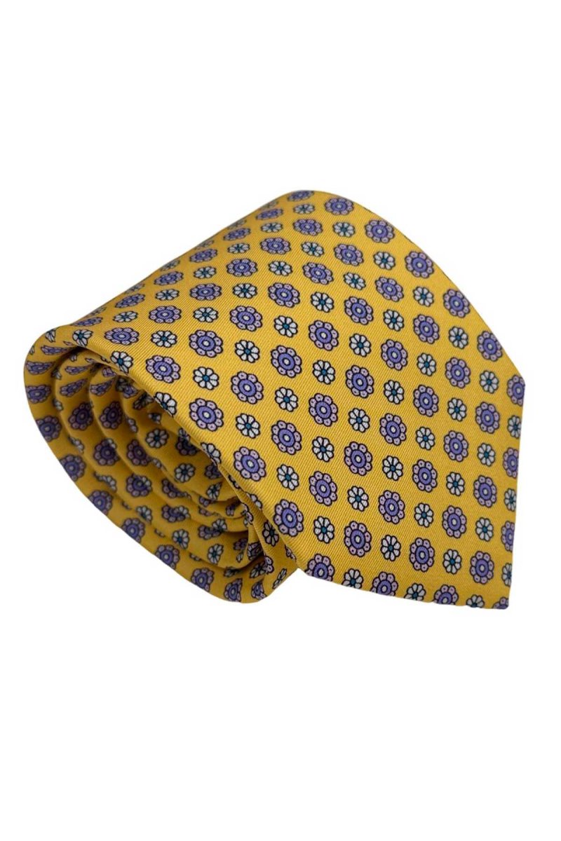 Cravatta uomo gialla fantasia in pura seta cucita a mano costruzione 3 piege larghezza 9cm - immagine 3
