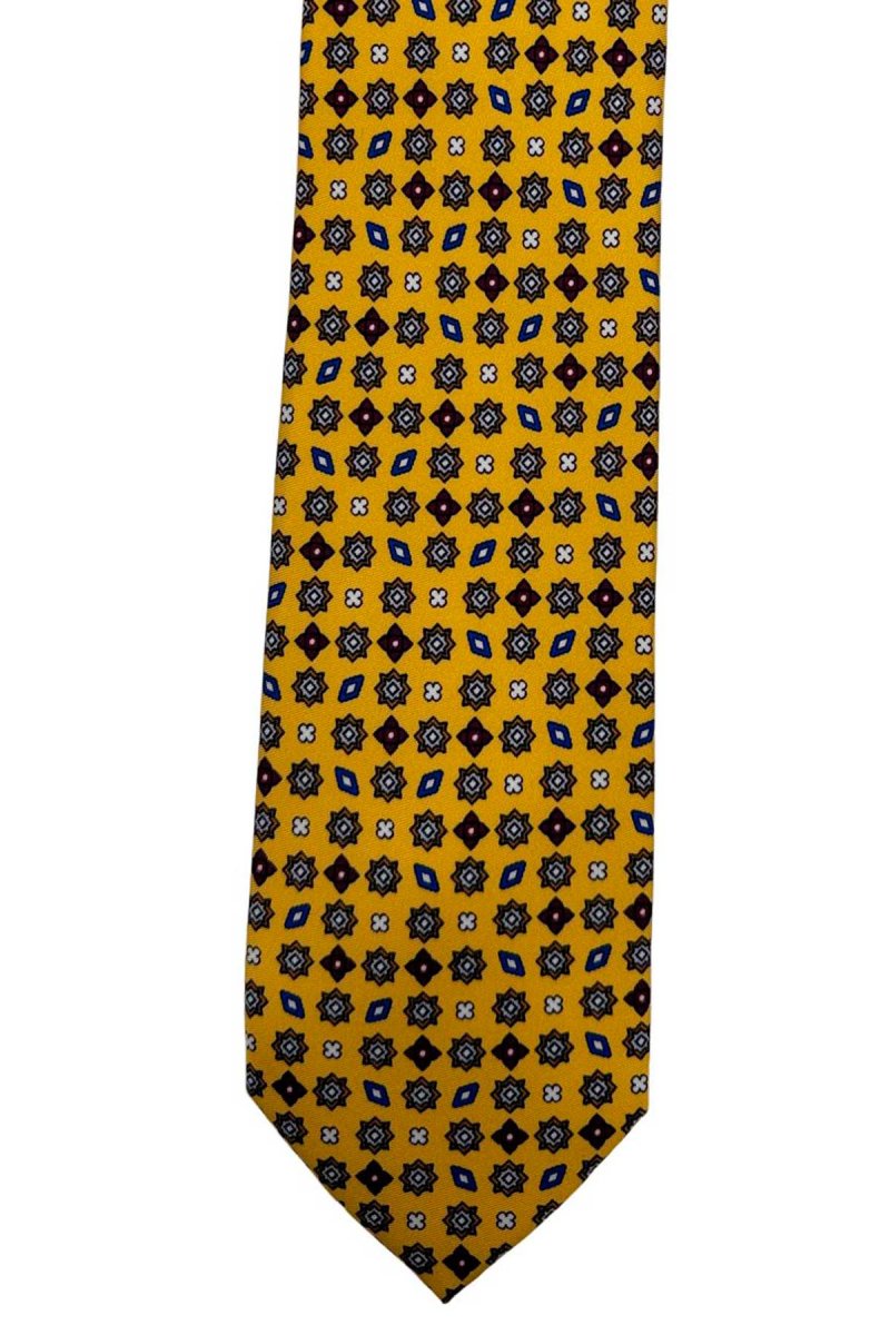 Cravatta uomo gialla fantasia in pura seta cucita a mano costruzione 3 piege larghezza 9cm