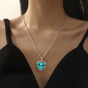 Collana con ciondolo cuore di strass