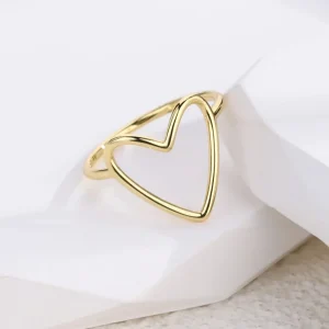 Anello a forma di cuore cavo