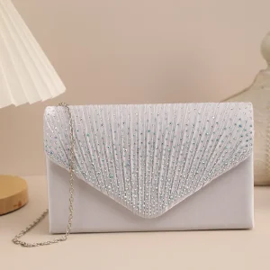 Borsa quadrata con strass patta con catena