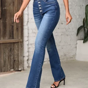 Jeans a gamba svasata con bottoni