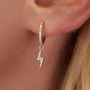 Orecchino saetta con strass