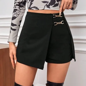 Short dettaglio catena incrociato