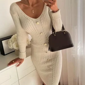 Abito in costine e bottoni