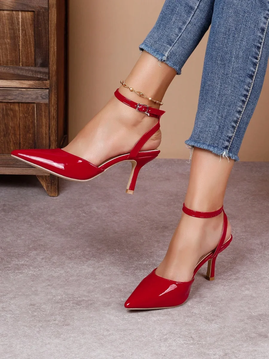 Scarpe a punta tacco a stiletto