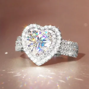 Anello con zirconi a cuore