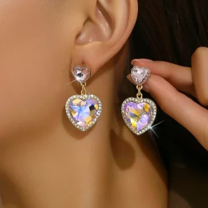 Orecchini Con Decorazioni A Cuore E Strass