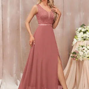 Abito Lungo Da Sera Con Spacco Contrasto Di Pizzo E Paillettes