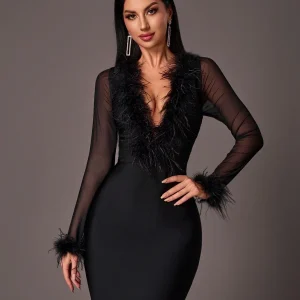 Abito aderente con scollo a V e piume