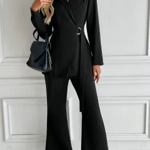 Tailleur elegante giacca cintina pantaloni a zampa