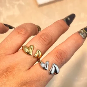Anello aperto a forma di cuore