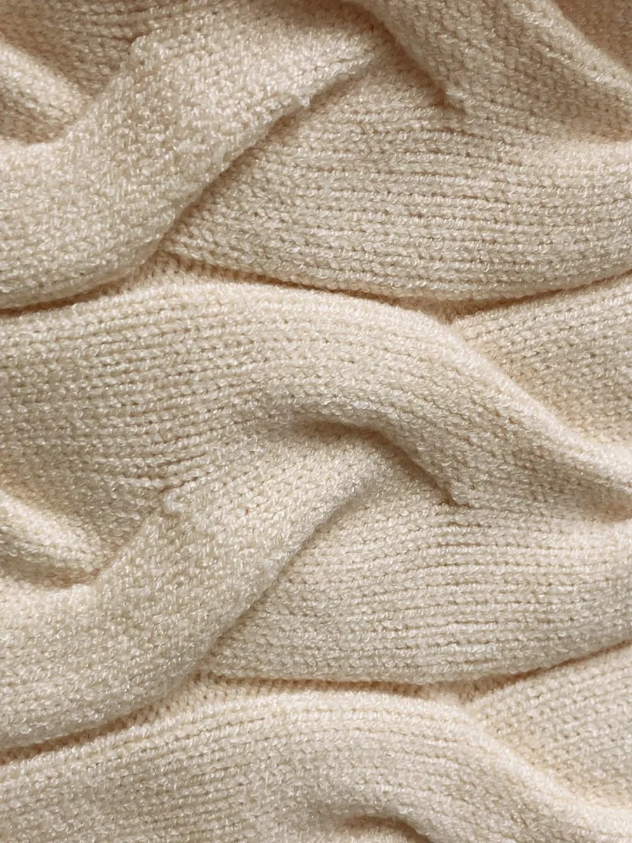 Maglione elegante con incrocioe trecce - immagine 9