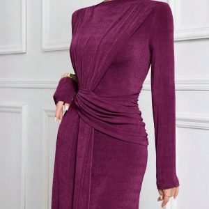 Abito in maglia elegante con drappeggio