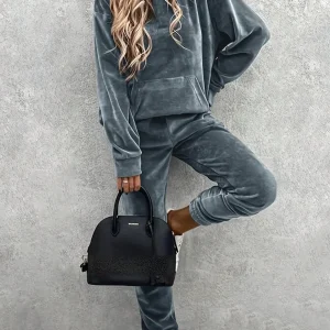 Set sportivo casual in velluto con cappuccio