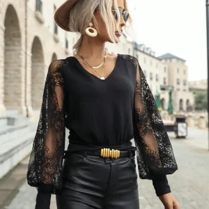 Maglietta a maniche pizzo e laccio sulla schiena