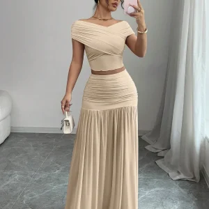 Completo top corto incrociato e gonna lunga plissettata