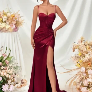 Abito elegante con corpetto scollo a cuore e spacco Outlet