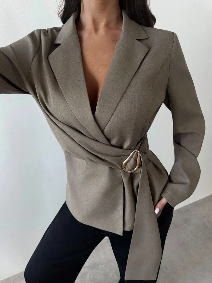 Giacca cinta e decorazione dorata - immagine 8