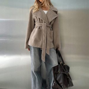 Giacca con tasche e cinta