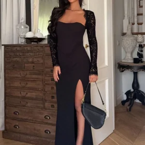 Abito pizzo e maniche lunghe, spacco alto