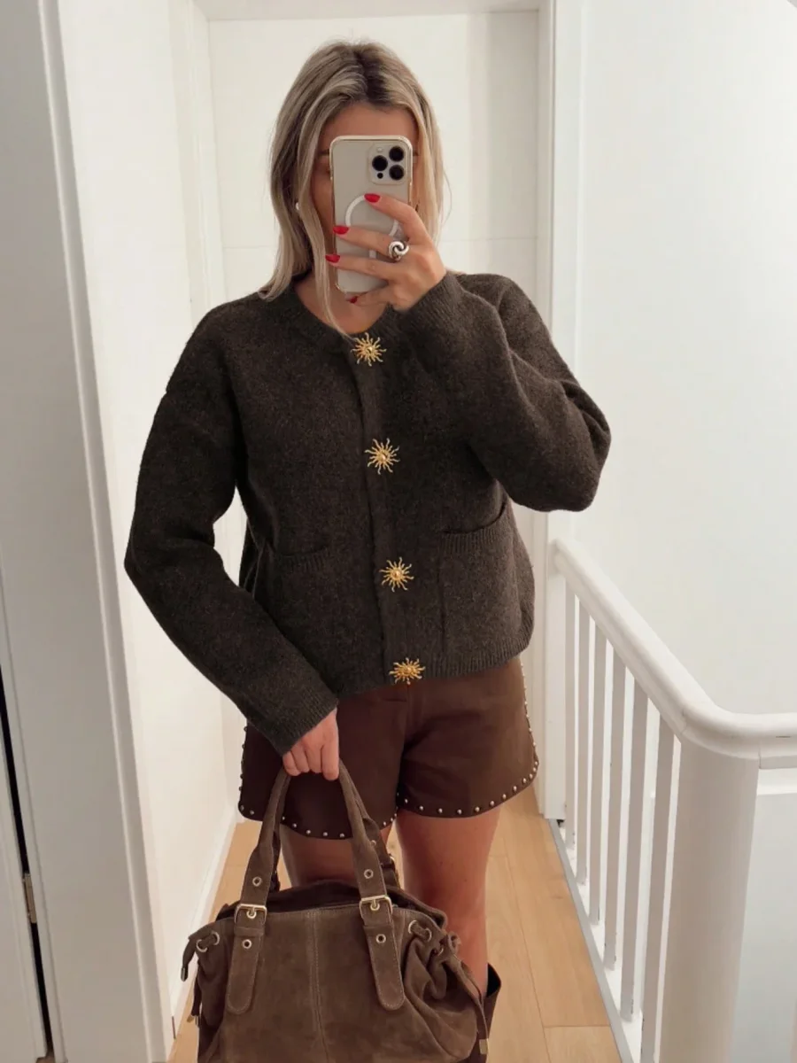 Cardigancon tasche e bottoni soli in metallo - immagine 8