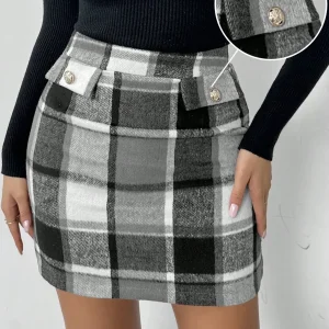 Gonna attillata a quadri con bottoni