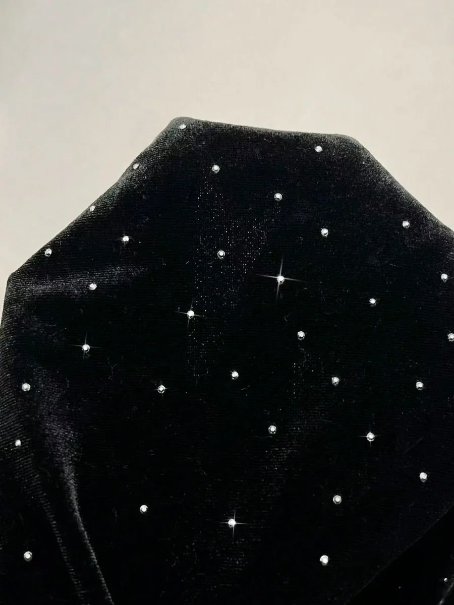 Maglietta elegante incrociata in velluto e strass - immagine 7