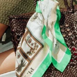 CARRE' DE SOIE DRAGON DESIGNED