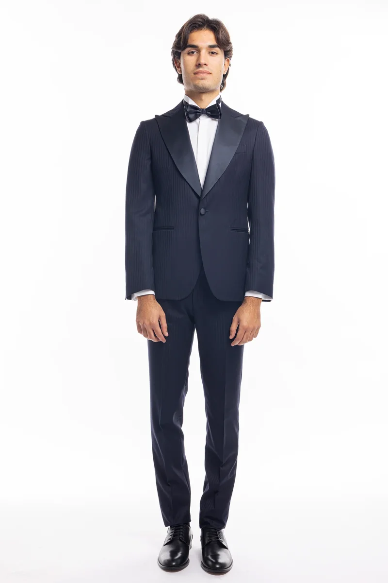 Abito uomo monopetto gessato fondo blu slim fit rever a lancia larga in seta