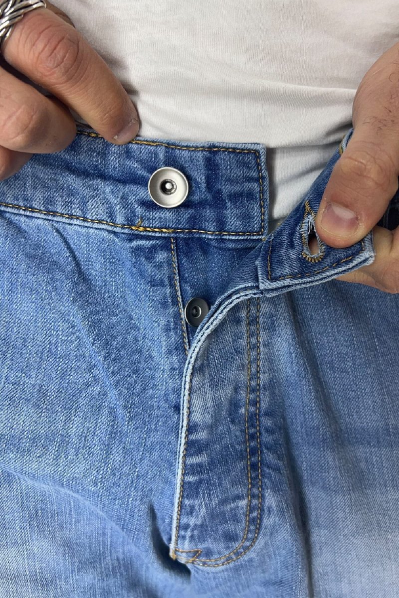 Jeans da uomo lavaggio chiaro modello 5 tasche regular fit made in italy - immagine 6