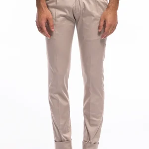 Pantalone uomo beige di cotone leggermente elastico tasca america con una pinces e risvolto 4cm