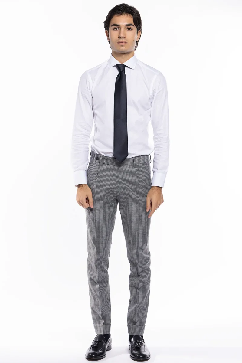 Pantalone uomo grigio fresco lana fantasia riga bianca tasca america con una pinces e risvolto 4cm - immagine 3