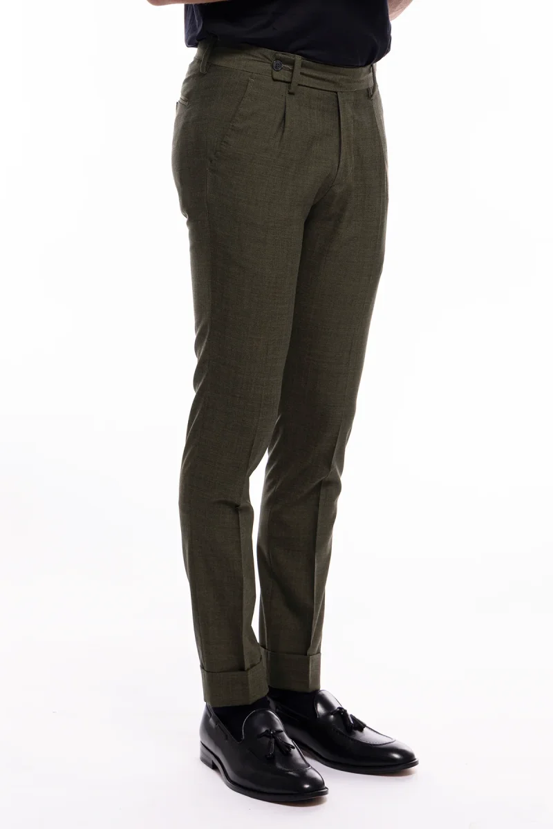 Pantalone uomo verde militare extra slim fresco lana tasca america con una pinces e risvolto 4cm - immagine 4