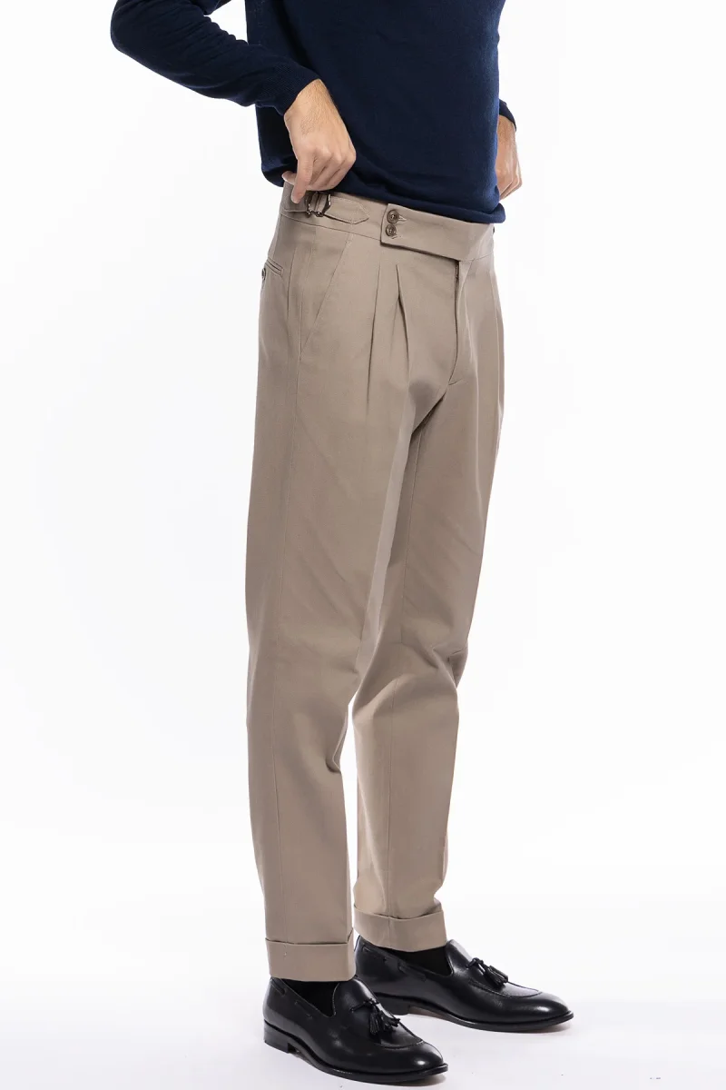Pantalone uomo beige vita alta tasca america in cotone con doppia pinces e fibbie laterali - immagine 4