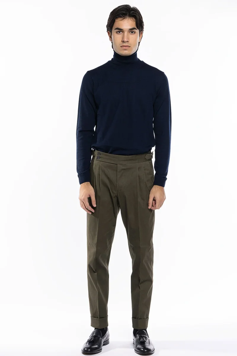 Pantalone uomo Verde militare vita alta tasca america in cotone con doppia pinces e fibbie laterali - immagine 3