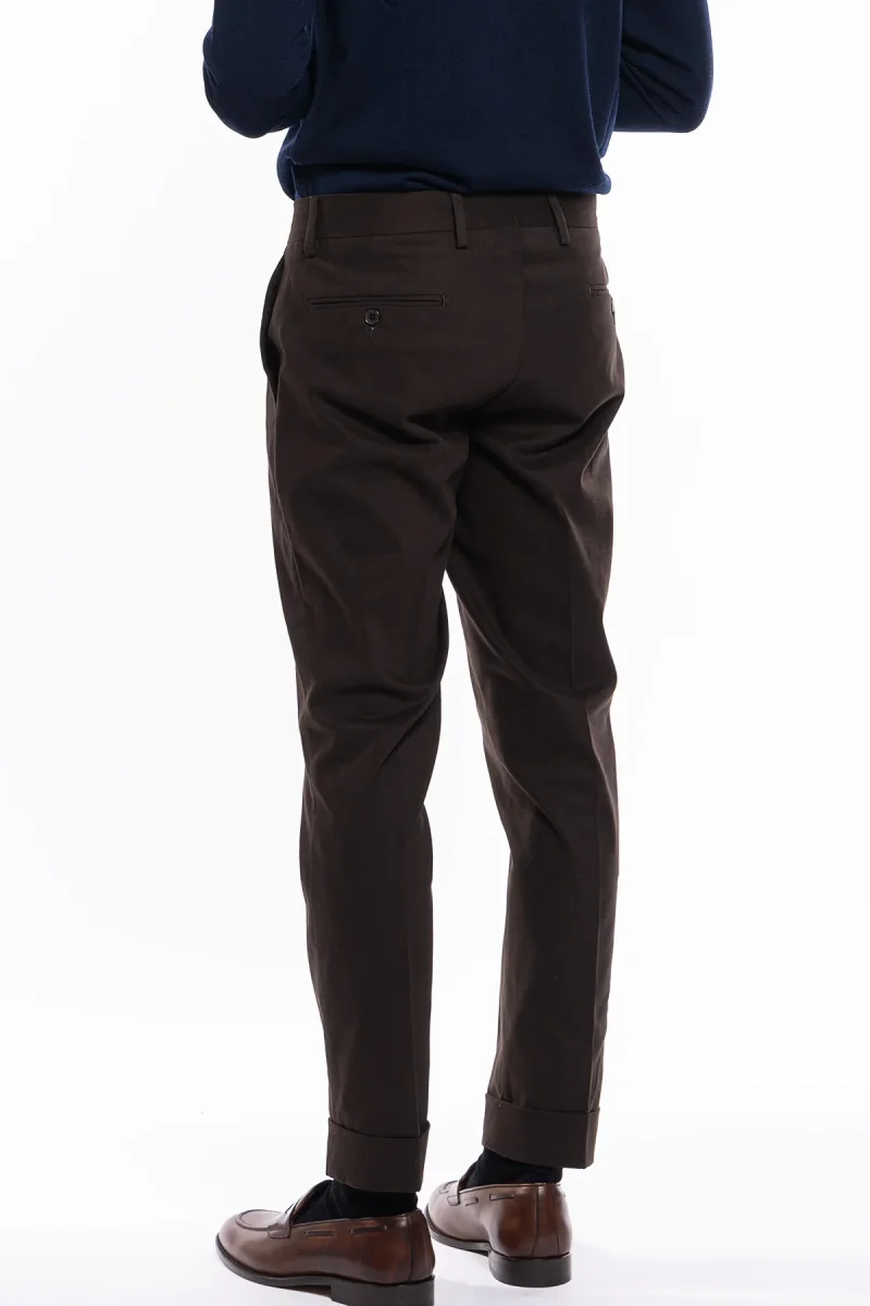 Pantalone uomo marrone tasca america in cotone slim fit con risvolto di 5cm - immagine 5