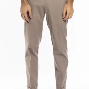 Pantalone uomo Beige tasca america in cotone slim fit con risvolto di 5cm