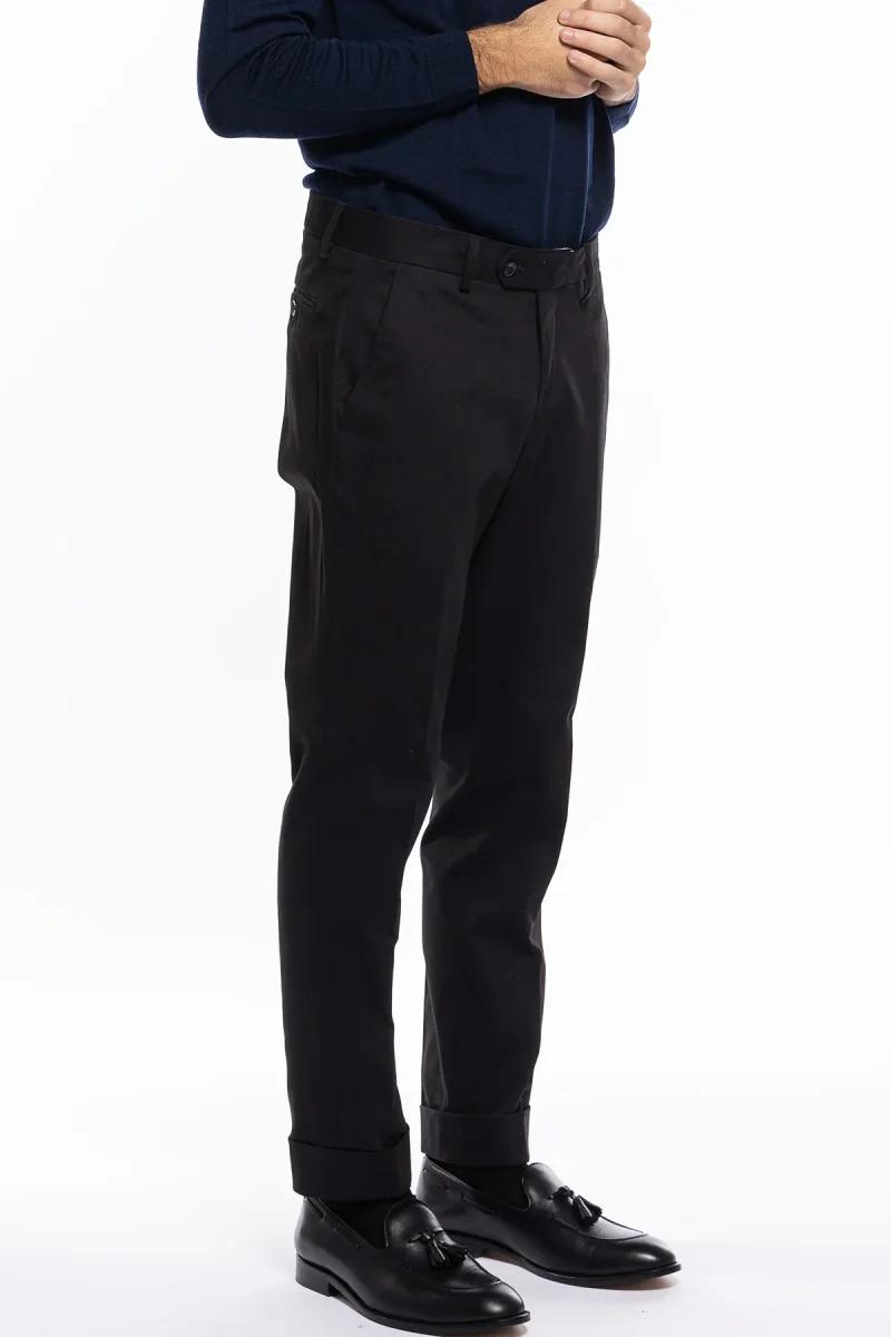 Pantalone uomo Nero tasca america in cotone slim fit con risvolto di 5cm - immagine 4