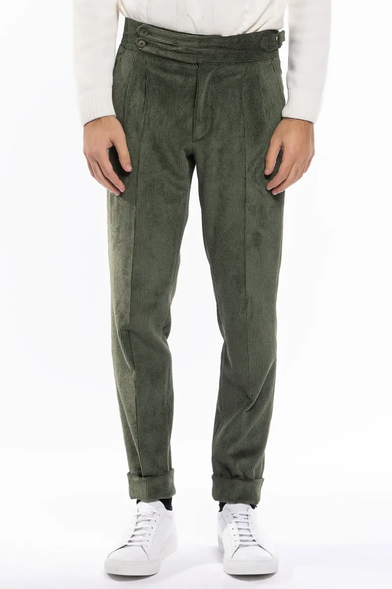 Pantalone uomo verde militare vita alta biforcato doppia pinces in velluto a costine strette