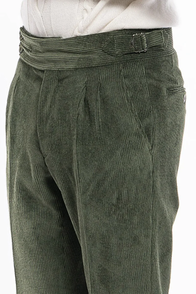 Pantalone uomo verde militare vita alta biforcato doppia pinces in velluto a costine strette - immagine 6