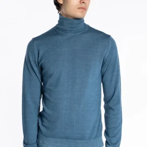 Maglione da uomo collo alto color ottanio lana merinos effetto stone wash maniche lunghe.