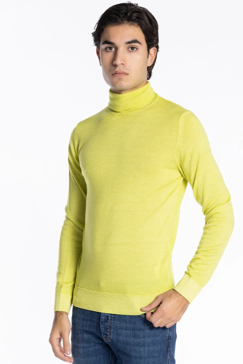 Maglione da uomo collo alto giallo lime lana merinos effetto stone wash maniche lunghe - immagine 3